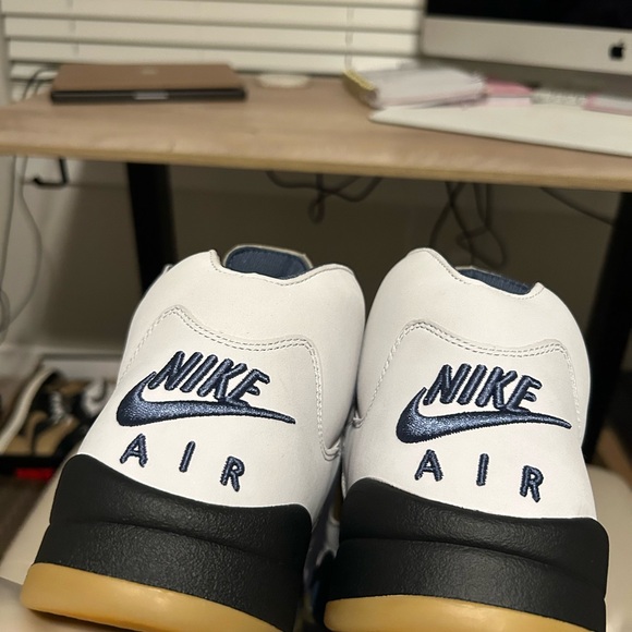 A Ma Maniere X Jordan 5 - Picture 7 of 7